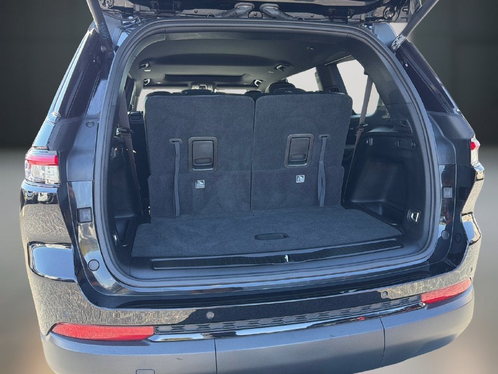 2023 Jeep Grand Cherokee L Altitude 4x2