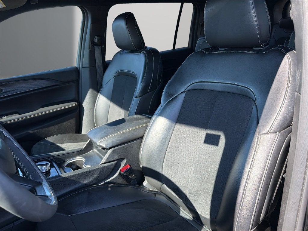 2023 Jeep Grand Cherokee L Altitude 4x2