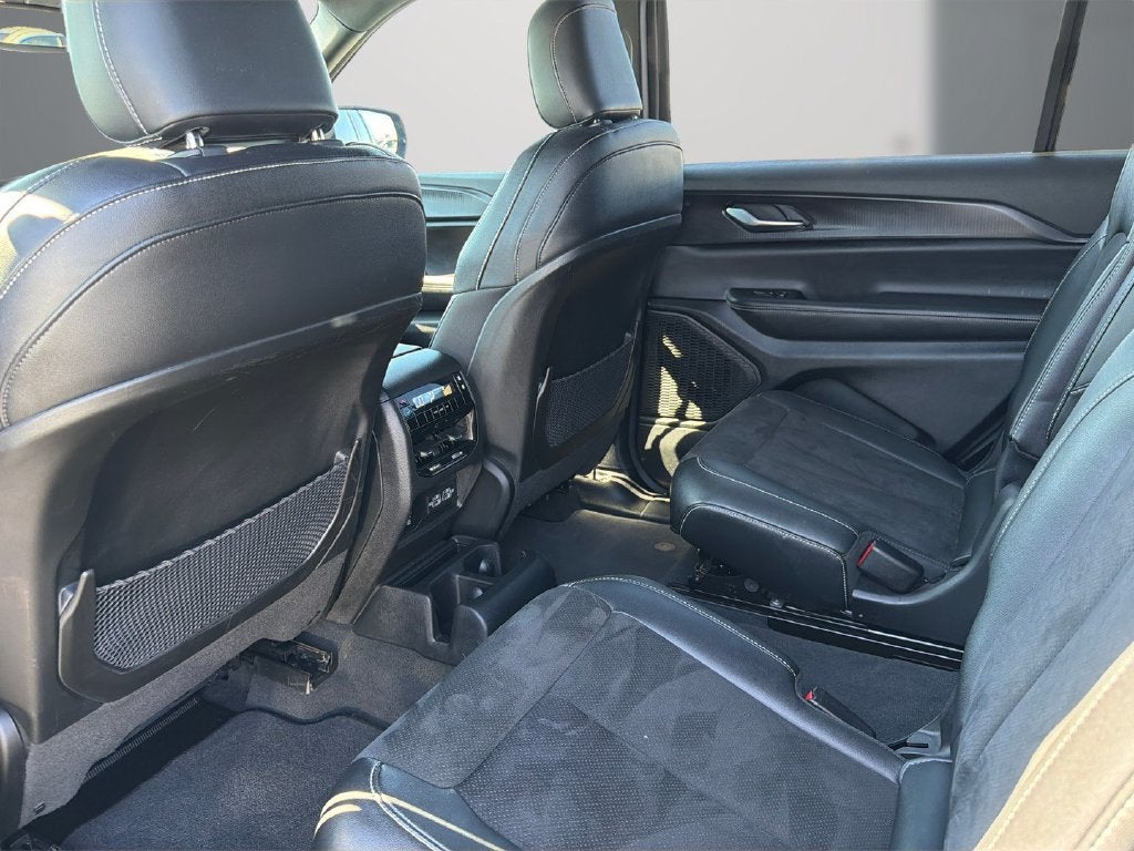 2023 Jeep Grand Cherokee L Altitude 4x2