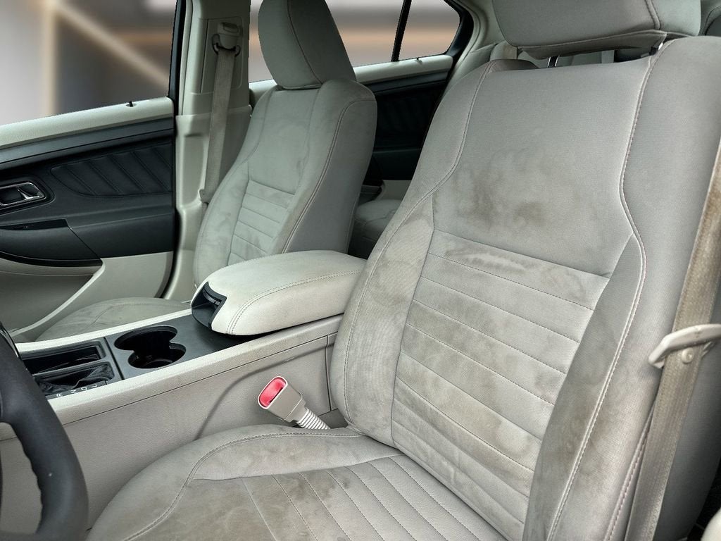 2011 Ford Taurus SE