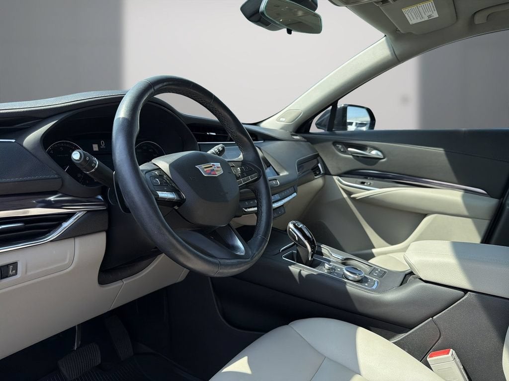 2022 Cadillac XT4 FWD Luxury