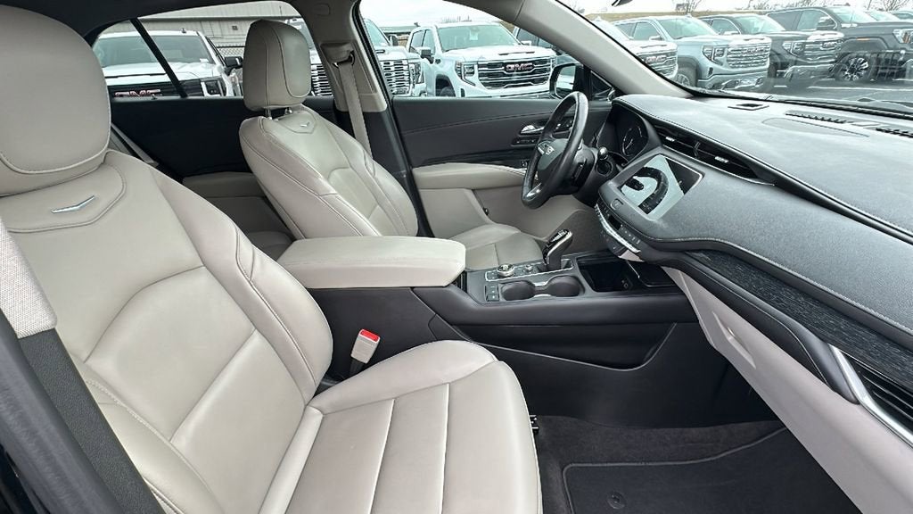 2021 Cadillac XT4 Premium Luxury