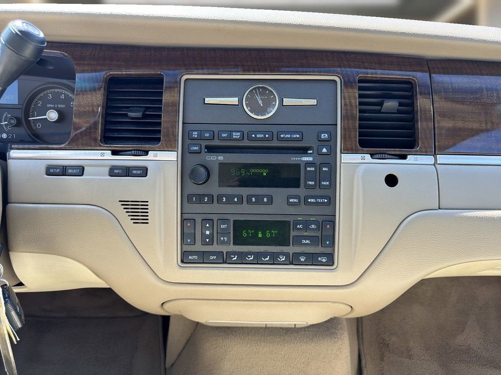 2007 Lincoln Town Car Designer Series