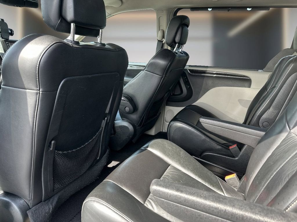 2011 Chrysler Town & Country Limited