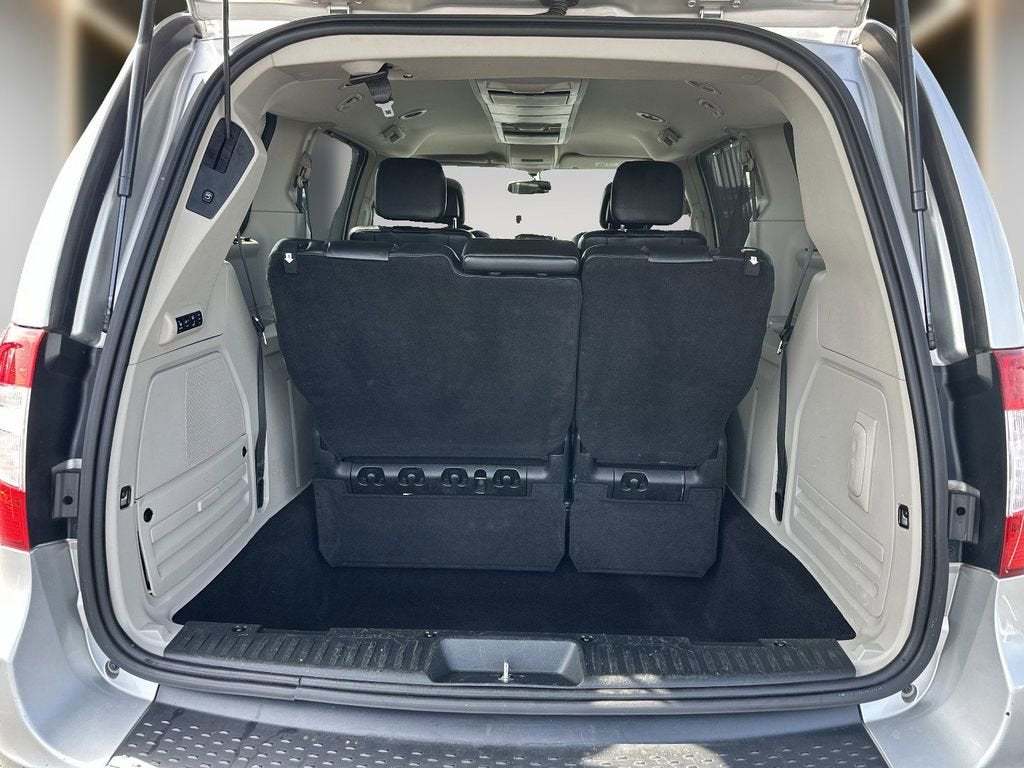 2011 Chrysler Town & Country Limited