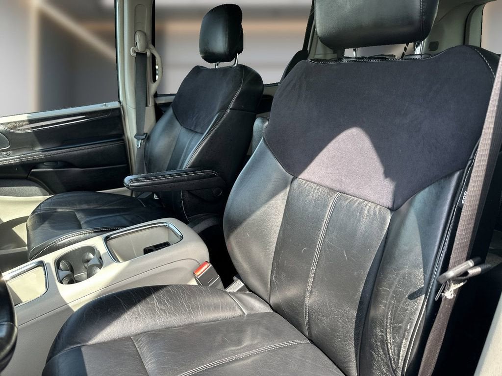 2011 Chrysler Town & Country Limited