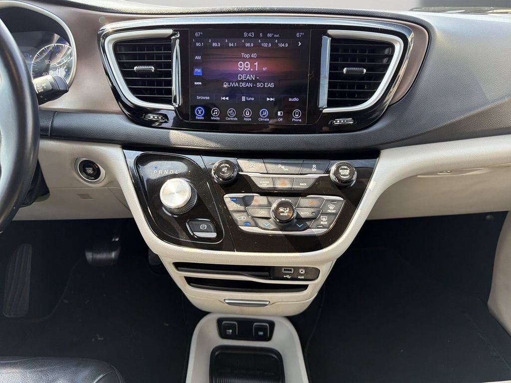 2017 Chrysler Pacifica Touring-L