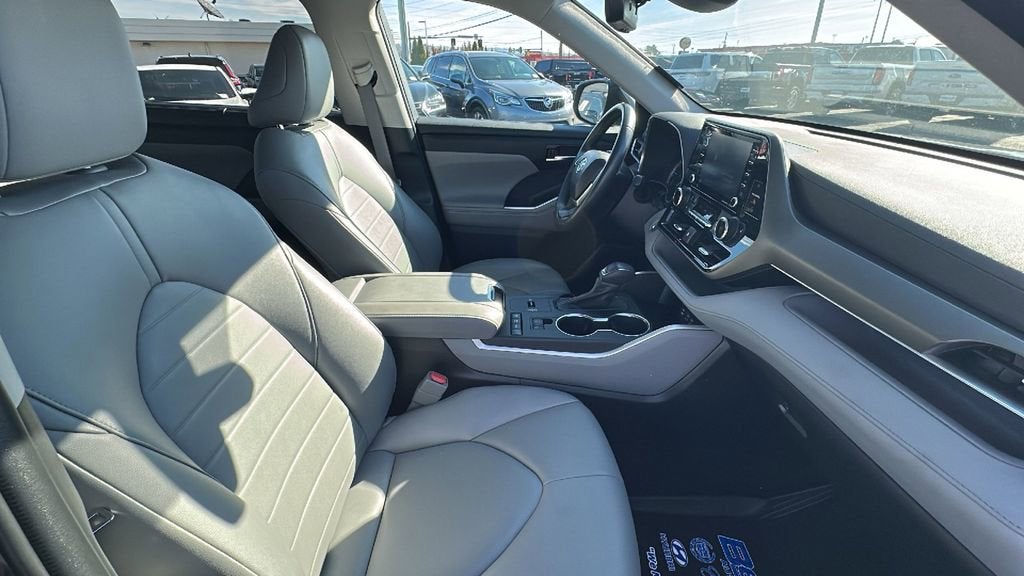 2022 Toyota Highlander Hybrid XLE