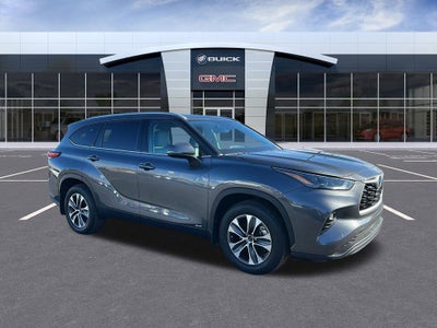 2022 Toyota Highlander Hybrid XLE