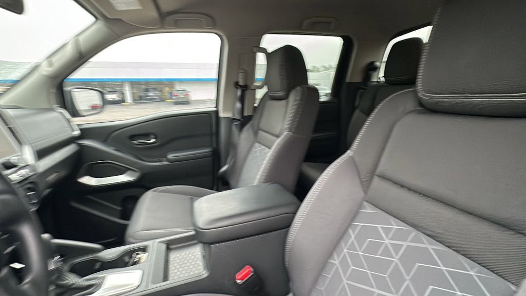 2025 Nissan Frontier SV