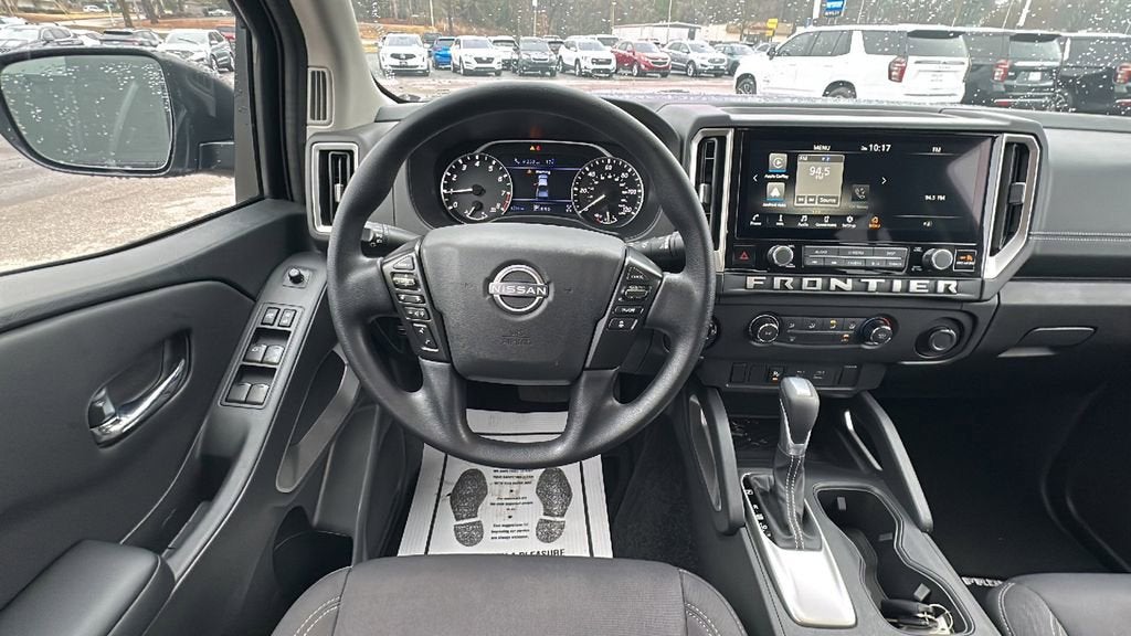 2025 Nissan Frontier SV