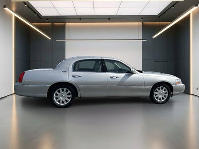 2011 Lincoln Town Car Signature Limited
