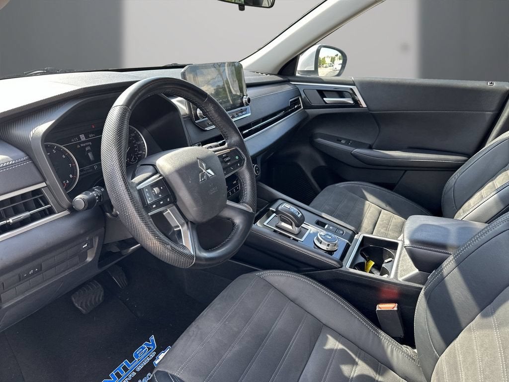 2023 Mitsubishi Outlander SE