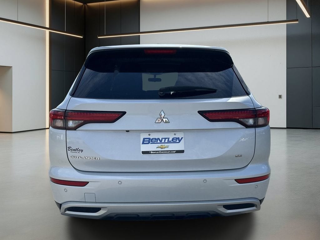 2023 Mitsubishi Outlander SE