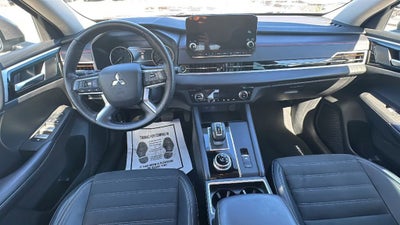 2023 Mitsubishi Outlander SE