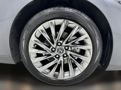 2024 Lexus ES 300h Ultra Luxury