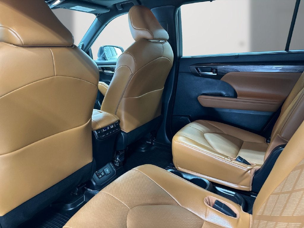 2023 Toyota Highlander Platinum