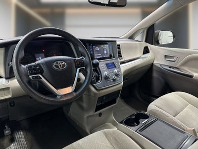 2017 Toyota Sienna LE 8 Passenger