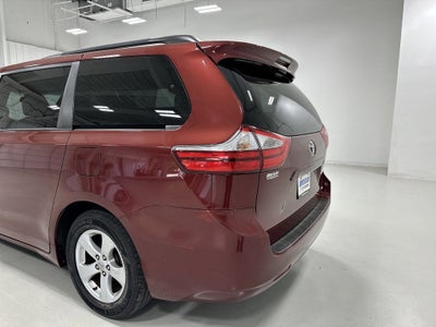 2017 Toyota Sienna LE 8 Passenger