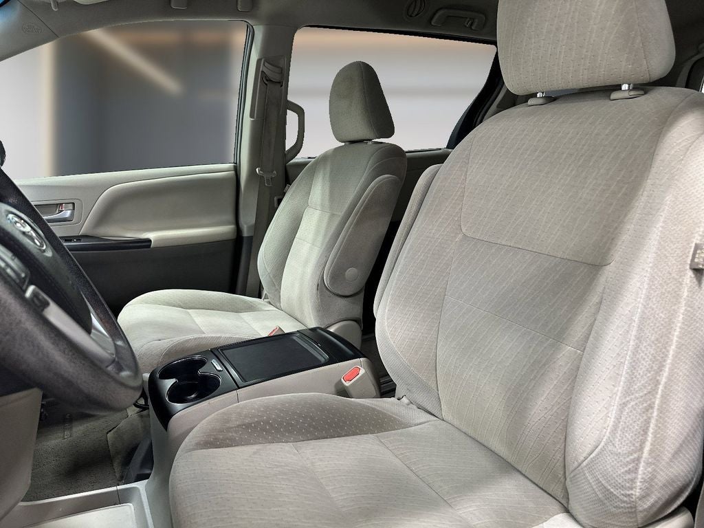 2017 Toyota Sienna LE 8 Passenger