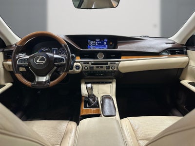 2016 Lexus ES 300h