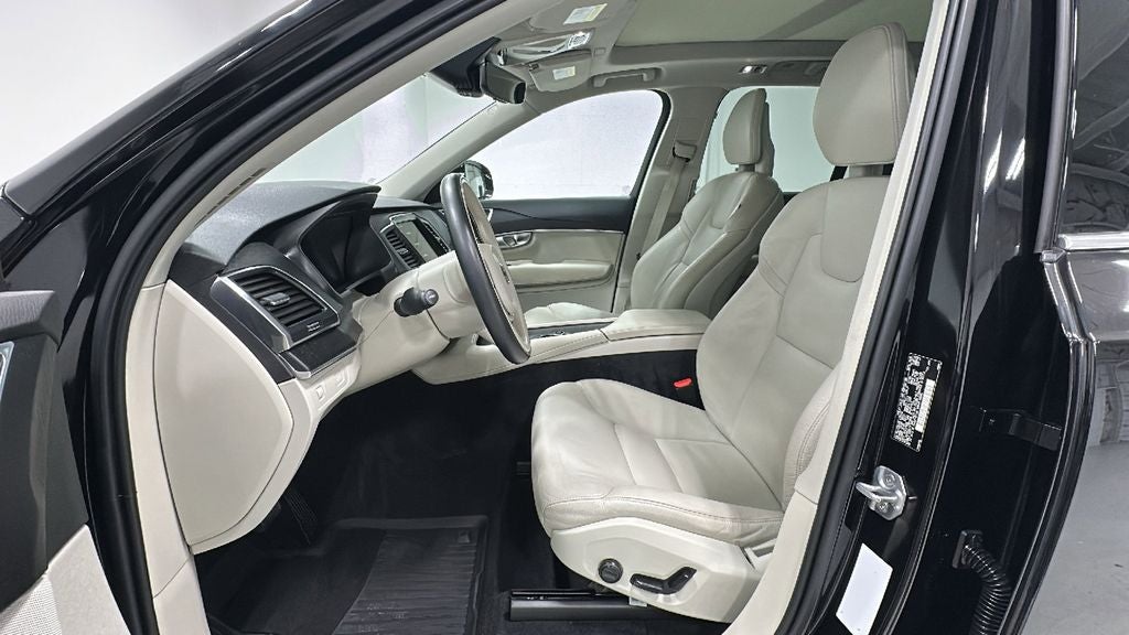 2020 Volvo XC90 T6 Momentum
